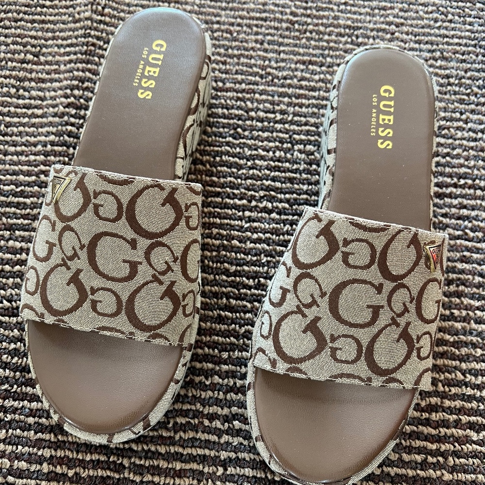 Guess sandals NWOT
